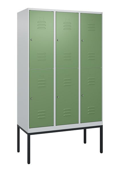 C+P Doppelstöckiger Spind Classic PLUS, Gestell, 3 Abteile, 2120x1200x500mm, 7035/6011, Zylinderschlösser, 0803307-32 S10021