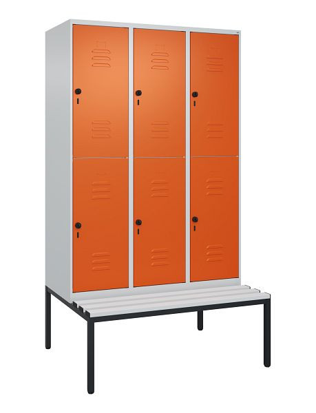 C+P Doppelstöckiger Spind Classic PLUS, 3 Abteile, 2120x1200x815mm, 7035/2004, Drehriegel, mit untergebauter Sitzbank, 0803507-32 S10188