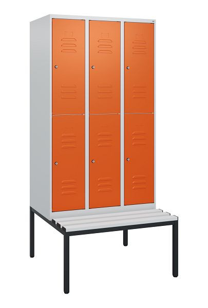 C+P Doppelstöckiger Spind Classic PLUS, 3 Abteile, 1950x900x815mm, 7035/2004, Zylinderschlösser, mit untergebauter Sitzbank, 0803505-30 S10125