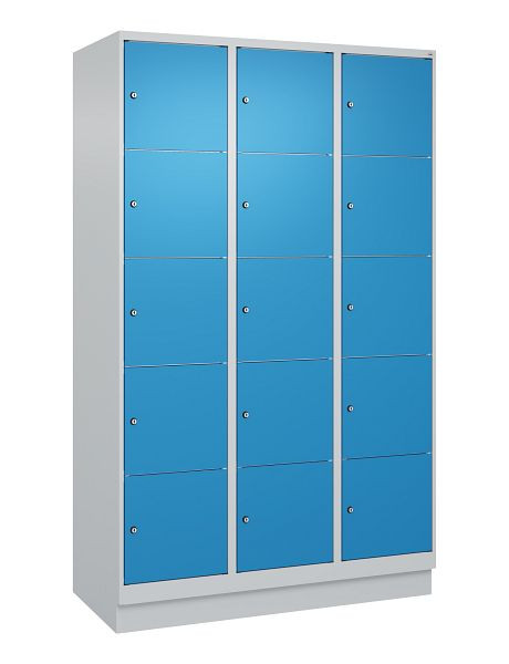 C+P Schließfachschrank Classic PLUS, Sockel, 3 Abteile mit je 5 Fächern, 1950x1200x500mm, 7035/5012, 080020-325 S10004