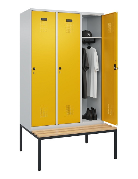 C+P Spind Evolo PLUS, 3 Abteile, 2120x1200x815mm, 7035/1004, Haken 4, Drehriegel, Sitzfläche Buche-Hartholz, Sitzbank, 0490507-32 S10000