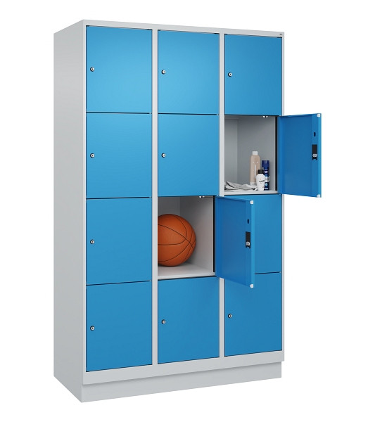 C+P Schließfachschrank Evolo PLUS, mit Sockel, 12 Fächer, 1950x1200x500mm, 7035/5012 Lichtblau, Abteile 3, Abteilbreite 400 mm, 049020-324 S10007