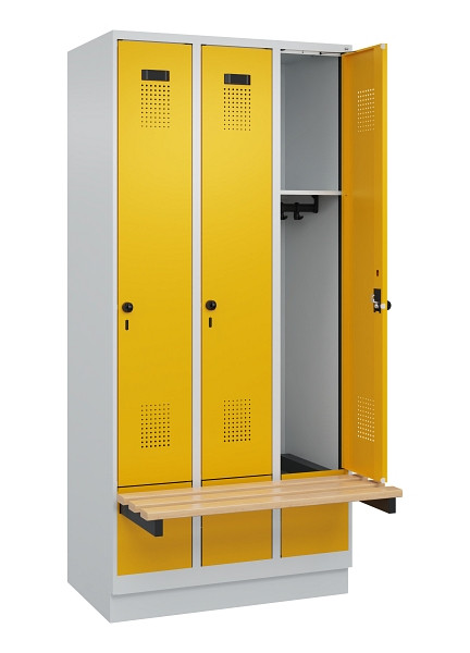 C+P Spind Evolo PLUS, 3 Abteile, 1950x900x815mm, 7035/1004, Drehriegel, Sitzfläche Holz, Sitzbank auskragend Sockel, 049040-30 S10000
