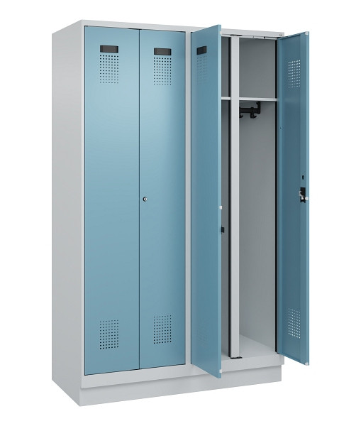 C+P Schwarz-Weiß-Spind Evolo PLUS, mit Sockel, 4 Abteile, 1950x1200x500mm, RDS Architekturblau, Abteilbreite 300 mm, Schlüssel 2, 049022-40 S10036