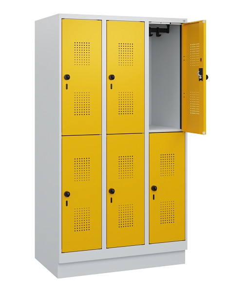 C+P Doppelstöckiger Spind Evolo PLUS, Sockel, 6 Fächer, 1630x900x500mm, 7035/100, Drehriegel, 0493205-30 S10000