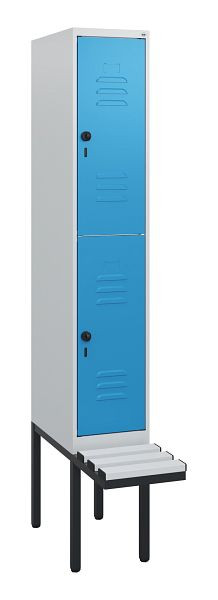 C+P Doppelstöckiger Spind Classic PLUS, 1950x300x815mm, 7035/5012, Drehriegel, mit Untergestell und schwebender Sitzfläche, 0803405-10 S10064