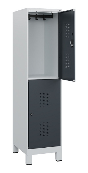 C+P Doppelstöckiger Spind Evolo PLUS, Füße, 2 Fächer, 1630x400x500mm, 7035/7016, Zylinderschloss, 0493105-12 S10039