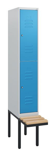 C+P Doppelstöckiger Spind Classic PLUS, 1950x300x815mm, 7035/5012, Zylinderschlösser, Sitzleisten aus Buche, schwebende Sitzfläche, 0803405-10 S10034
