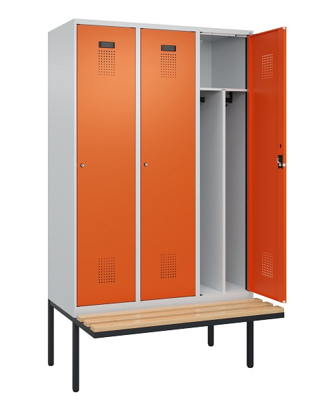 C+P Spind Evolo PLUS, 3 Abteile, 2120x1200x815mm, 7035/2004, Haken 4, Zylinderschloss, Sitzfläche Holz, Trennwand, 0490407-32F S10029