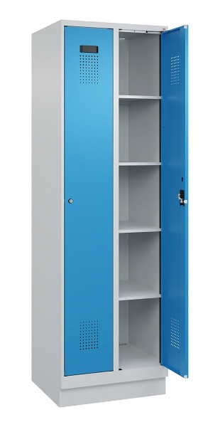 C+P Wäsche-Spind Evolo PLUS, mit Sockel, 2 Abteile, 1950x600x500mm, 7035/5012, Verschluss Zylinderschloss, Ablageböden 8, 049020-20B S10034
