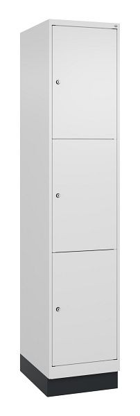 C+P Schließfachschrank Classic PLUS, Sockel, 1950x400x500mm, 9016/9016, mit 3 Fächern, 080020-123 S10017