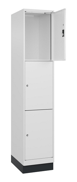 C+P Schließfachschrank Evolo PLUS, mit Sockel, 3 Fächer, 1950x400x500mm, 9016/90, 049020-123 S10020