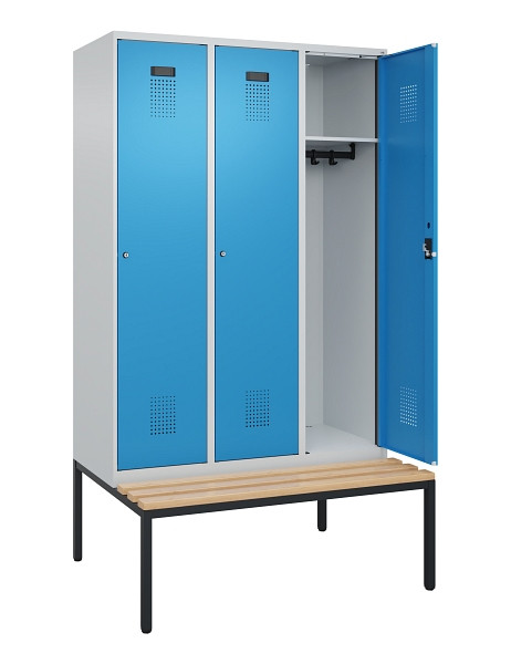 C+P Spind Evolo PLUS, 3 Abteile, 2120x1200x815mm, 7035/5012, Haken 4, Zylinderschloss, Sitzfläche Buche-Hartholz, Sitzbank, 0490507-32 S10034