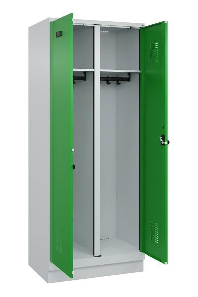 C+P Schwarz-Weiß-Spind Evolo PLUS, mit Sockel, 2 Abteile, 1950x800x500mm, 7035/6, Frontfarbe RAL 6037 Reingrün, Drehriegel, 049022-22 S10011