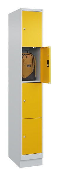 C+P Schließfachschrank Evolo PLUS, mit Sockel, 4 Fächer, 1950x300x500mm, 7035/10, Frontfarbe RAL 1004 Goldgelb, 049020-104 S10000