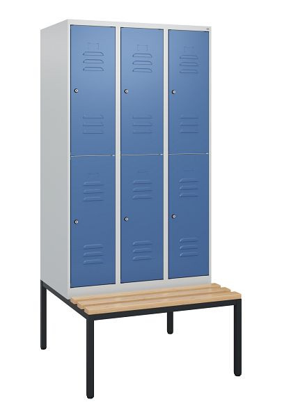 C+P Doppelstöckiger Spind Classic PLUS, 3 Abteile, 1950x900x815mm, 7035/5023, Zylinderschlösser, Buche-Sitzleisten, Sitzbank, 0803505-30 S10035