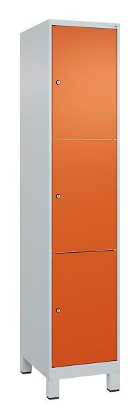 C+P Schließfachschrank Classic PLUS, Füße, 1950x400x500mm, 7035/2004, mit 3 Fächern, 080010-123 S10018