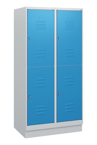 C+P Doppelstöckiger Spind Classic PLUS, Sockel, 2 Abteile, 1630x800x500mm, 7035/5012, Zylinderschlösser, 0803205-22 S10034