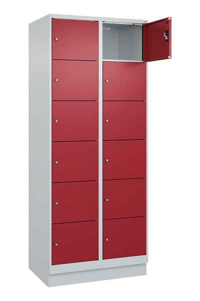 C+P Schließfachschrank Evolo PLUS, mit Sockel, 12 Fächer, 1950x800x500mm, 7035/3, Frontfarbe RAL 3003 Rubinrot, 049020-226 S10004