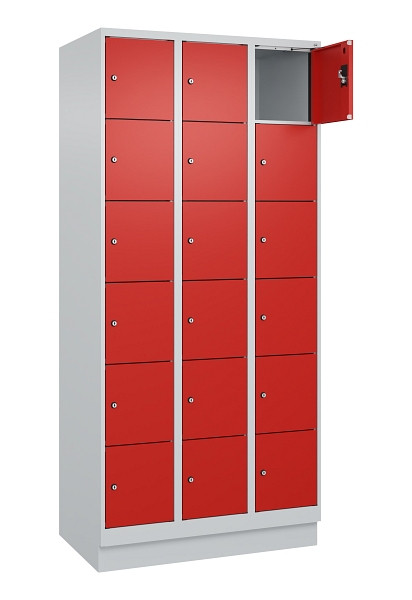 C+P Schließfachschrank Evolo PLUS, mit Sockel, 18 Fächer, 1950x900x500mm, 7035/3, Frontfarbe RAL 3020 Verkehrsrot, 049020-306 S10005