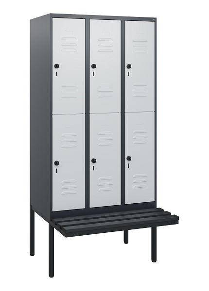 C+P Doppelstöckiger Spind Classic PLUS, 3 Abteile, 1950x900x815mm, 7016/7035, Drehriegel, mit Untergestell und schwebender Sitzfläche, 0803405-30 S10073