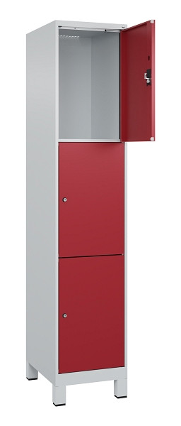 C+P Schließfachschrank Evolo PLUS, mit Füßen, 3 Fächer, 1950x400x500mm, 7035/30, Frontfarbe RAL 3003 Rubinrot, 049010-123 S10004