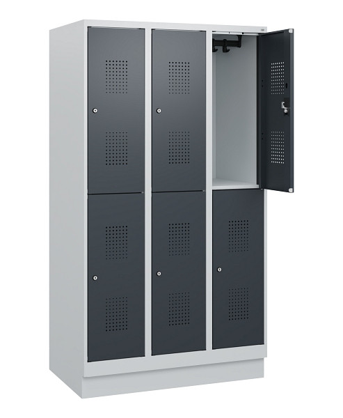 C+P Doppelstöckiger Spind Evolo PLUS, Sockel, 6 Fächer, 1630x900x500mm, 7035/701, Zylinderschloss, 0493205-30 S10039