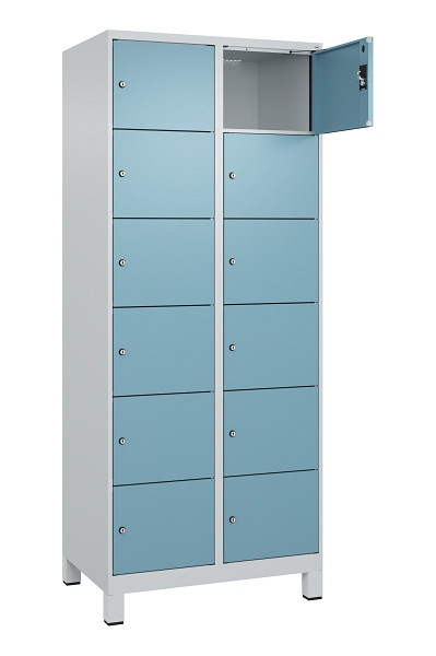 C+P Schließfachschrank Evolo PLUS, mit Füßen, 12 Fächer, 1950x800x500mm, 7035/0, Frontfarbe 2406015 RDS Architekturblau, 049010-226 S10009