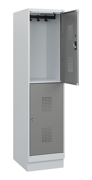 C+P Doppelstöckiger Spind Evolo PLUS, Sockel, 2 Fächer, 1630x400x500mm, 7035/000, Zylinderschloss, 0493205-12 S10041