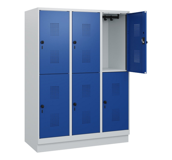 C+P Doppelstöckiger Spind Evolo PLUS, Sockel, 6 Fächer, 1630x1200x500mm, 7035/50, Frontfarbe RAL 5010 Enzianblau, Drehriegel, 0493205-32 S10006