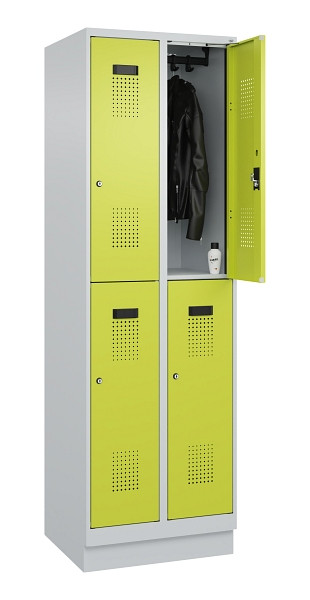 C+P Doppelstöckiger Spind Evolo PLUS, mit Sockel, 4 Fächer, 1950x600x500mm, 7035, Frontfarbe 1108060 RDS Clowngrün, Zylinderschloss, 049320-20 S10042