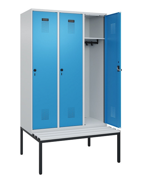 C+P Spind Evolo PLUS, 3 Abteile, 2120x1200x815mm, 7035/5012, Haken 4, Drehriegel, Sitzfläche Kunststoff, Sitzbank, 0490507-32 S10061