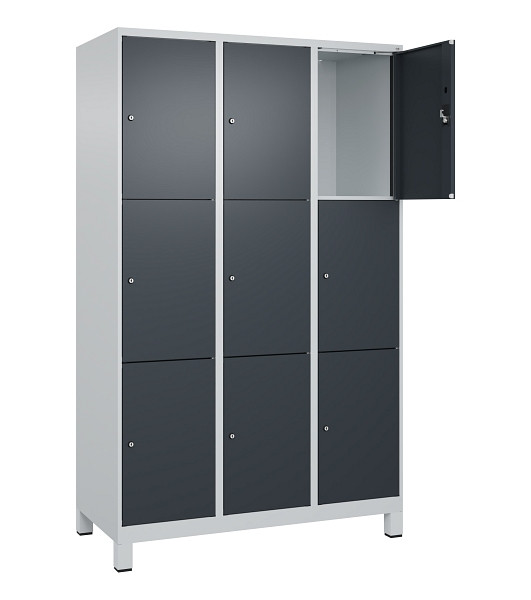 C+P Schließfachschrank Evolo PLUS, mit Füßen, 9 Fächer, 1950x1200x500mm, 7035/7, Frontfarbe RAL 7016 Anthrazitgrau, 049010-323 S10012