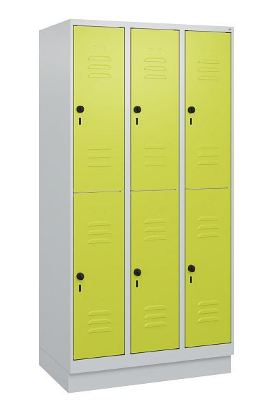 C+P Doppelstöckiger Spind Classic PLUS, Sockel, 3 Abteile, 1800x900x500mm, 7035/0024, Drehriegel, 0803207-30 S10010