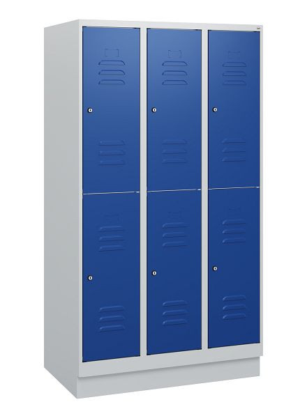 C+P Doppelstöckiger Spind Classic PLUS, Sockel, 3 Abteile, 1630x900x500mm, 7035/5010, Zylinderschlösser, 0803205-30 S10033