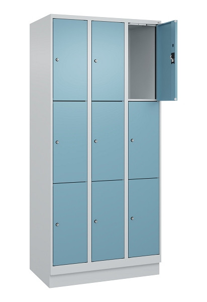 C+P Schließfachschrank Evolo PLUS, mit Sockel, 9 Fächer, 1950x900x500mm, 7035/00, Frontfarbe 2406015 RDS Architekturblau, 049020-303 S10009