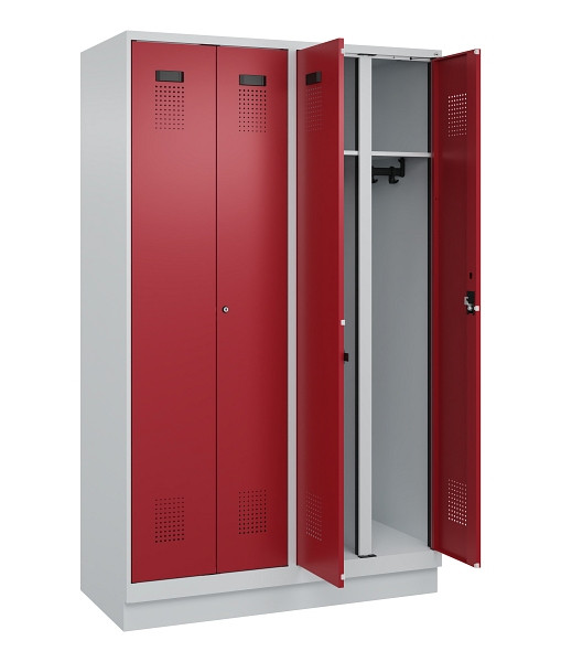 C+P Schwarz-Weiß-Spind Evolo PLUS, mit Sockel, 4 Abteile, 1950x1200x500mm, 7035/3003 Rubinrot, Abteilbreite 300 mm, Schlüssel 2, 049022-40 S10031