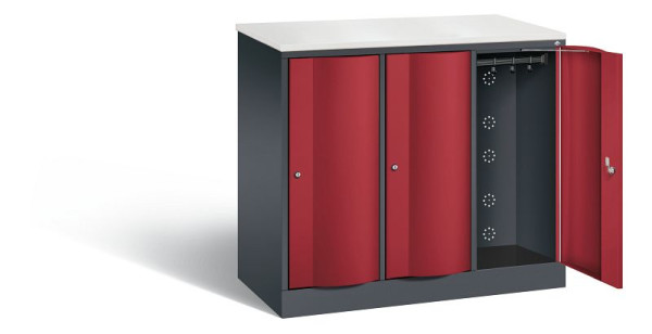 C+P Garderobenschrank Resisto, H1077xB1148xT540mm, Farbe: Schwarzgrau / Rubinrot, 8271-372 S10058