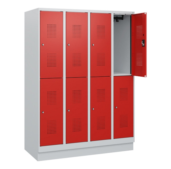 C+P Doppelstöckiger Spind Evolo PLUS, Sockel, 8 Fächer, 1630x1200x500mm, 7035/30, Frontfarbe RAL 3020 Verkehrsrot, Zylinderschloss, 0493205-40 S10028