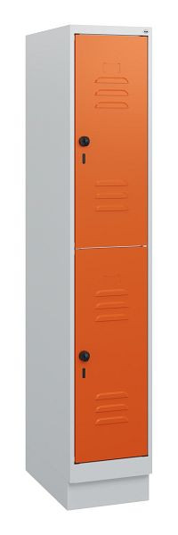 C+P Doppelstöckiger Spind Classic PLUS, Sockel, 1630x300x500mm, 7035/2004, Drehriegel, 0803205-10 S10060