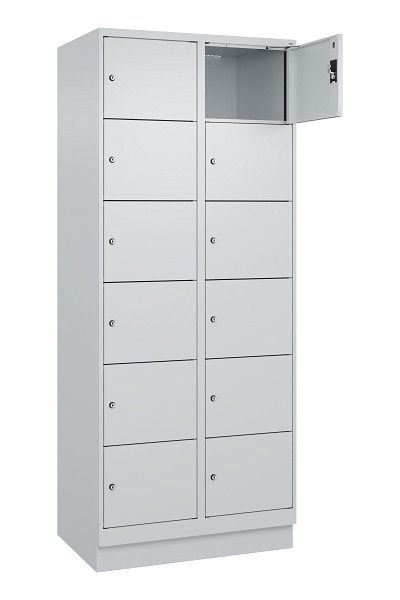 C+P Schließfachschrank Evolo PLUS, mit Sockel, 12 Fächer, 1950x800x500mm, 7035/7, Frontfarbe RAL 7035 Lichtgrau, 049020-226 S10013