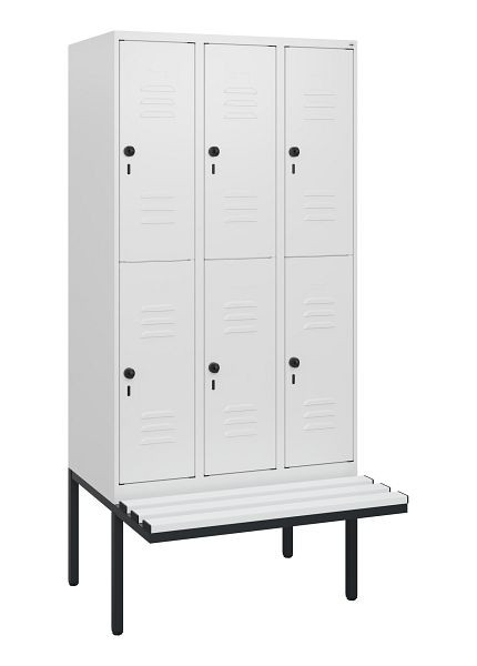 C+P Doppelstöckiger Spind Classic PLUS, 3 Abteile, 1950x900x815mm, 9016/9016, Drehriegel, mit Untergestell und schwebender Sitzfläche, 0803405-30 S10074