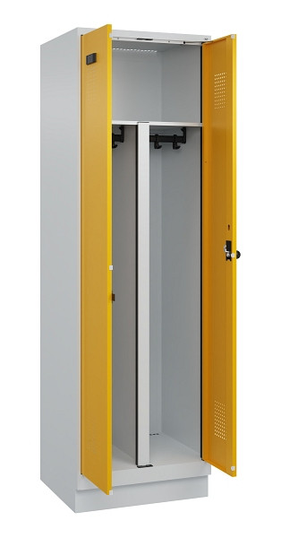 C+P PSA Schwarz-Weiß-Spind Evolo PLUS, mit Sockel, 2 Abteile, 1950x600x500mm, 70, Frontfarbe RAL 1004 Goldgelb, Drehriegel, 049022-20P S10000