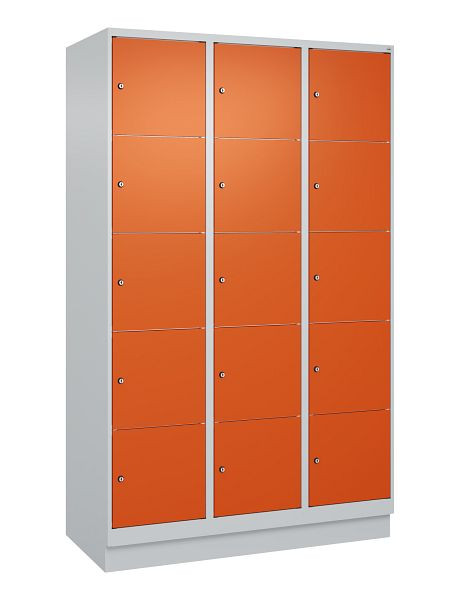 C+P Schließfachschrank Classic PLUS, Sockel, 3 Abteile mit je 5 Fächern, 1950x1200x500mm, 7035/2004, 080020-325 S10018