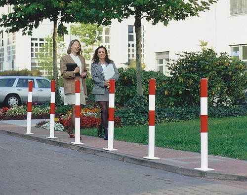 Moravia Absperrpfosten aus Stahl, herausnehmbar, zum Einbetonieren, feuerverzinkt, Ø 60 mm, rot/weiß, 248389