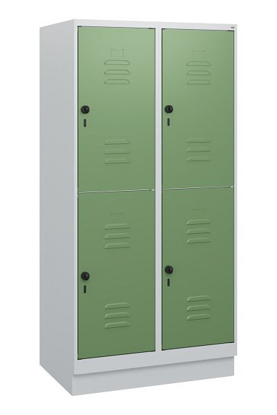 C+P Doppelstöckiger Spind Classic PLUS, Sockel, 2 Abteile, 1630x800x500mm, 7035/6011, Drehriegel, 0803205-22 S10006