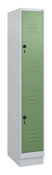 C+P Doppelstöckiger Spind Classic PLUS, Sockel, 1800x300x500mm, 7035/6011, Drehriegel, 0803207-10 S10006