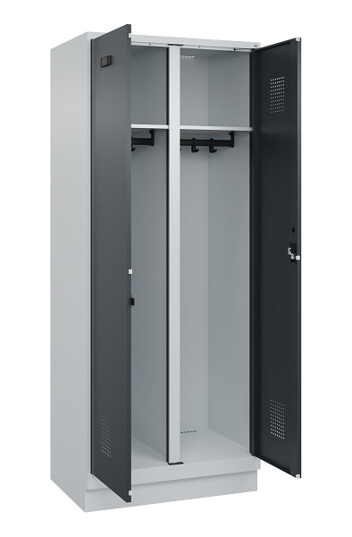 C+P Schwarz-Weiß-Spind Evolo PLUS, mit Sockel, 2 Abteile, 1950x800x500mm, 7035/7, Frontfarbe RAL 7016 Anthrazitgrau, Zylinderschloss, 049022-22 S10039