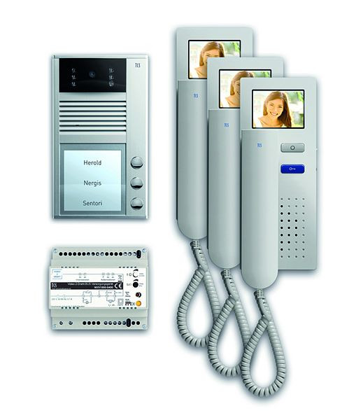 TCS Türkontrollsystem video:pack AP für 3 Wohneinheiten, mit Außenstation AVC 3 Klingeltasten, 3x Video Türtelefon IVH3222, Steuerung, PVC1430-0010