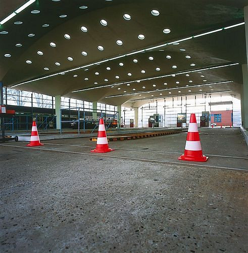 Moravia Leitkegel aus PVC, tagesleuchtend, grellrot/weiß, mit einem weißen Ring, Höhe 350 mm, 311274
